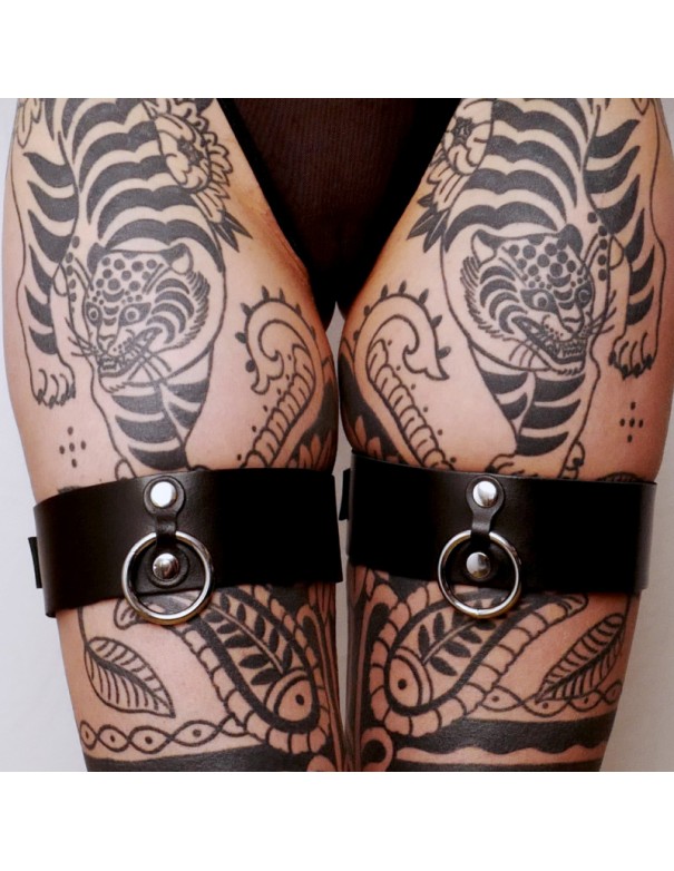 Menottes pour cuisses en cuir Collection Anneaux Noir