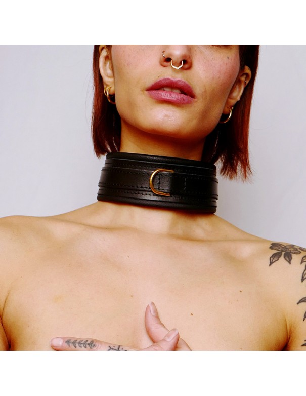 Collier en cuir molletonné et attaches Dorées