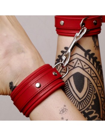 Chevillères en cuir molletonné rouges et attaches argentées 2