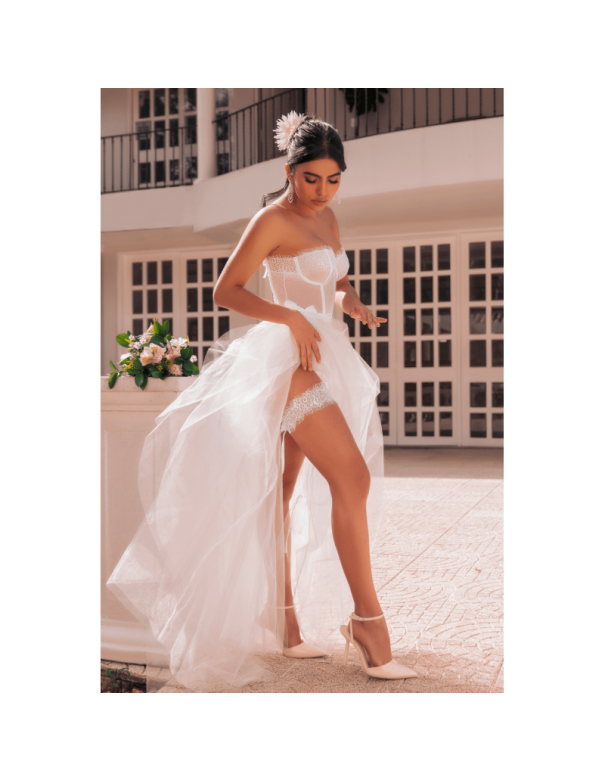 Ensemble 4 pièces blanc, bustier, string et 2 jarretières 