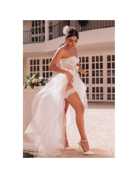 Ensemble 4 pièces blanc, bustier, string et 2 jarretières 